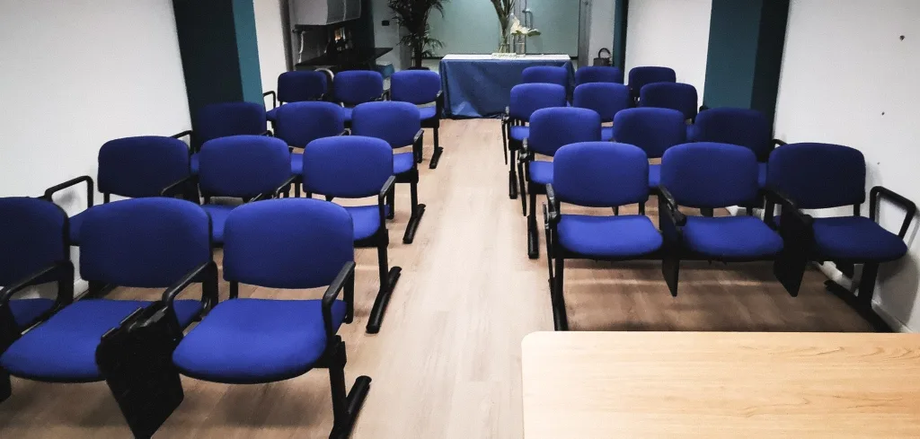 Le sedute della sala corsi